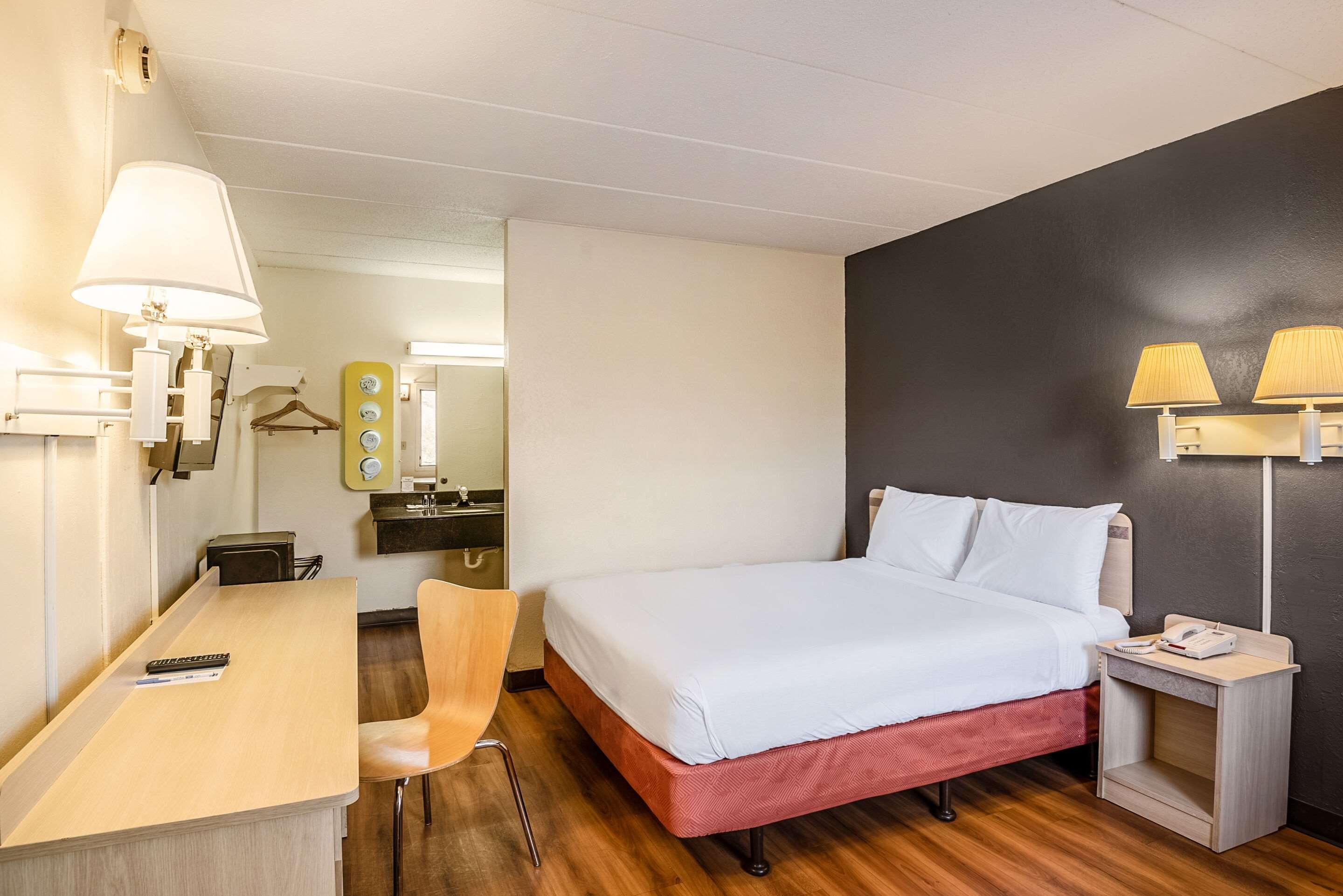 Rodeway Inn Dubuque Dış mekan fotoğraf