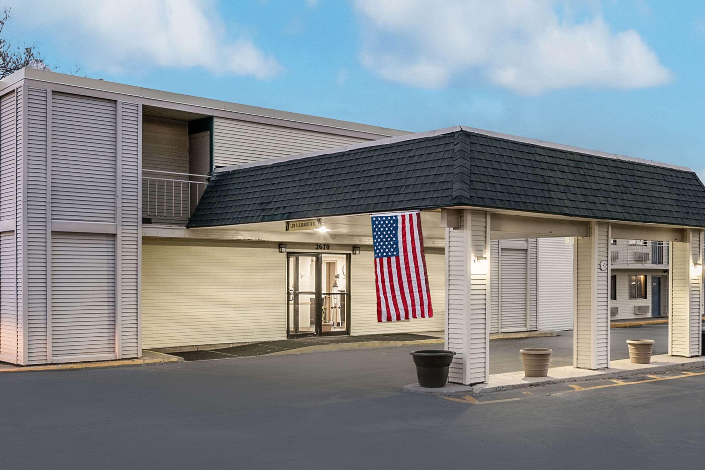 Rodeway Inn Dubuque Dış mekan fotoğraf