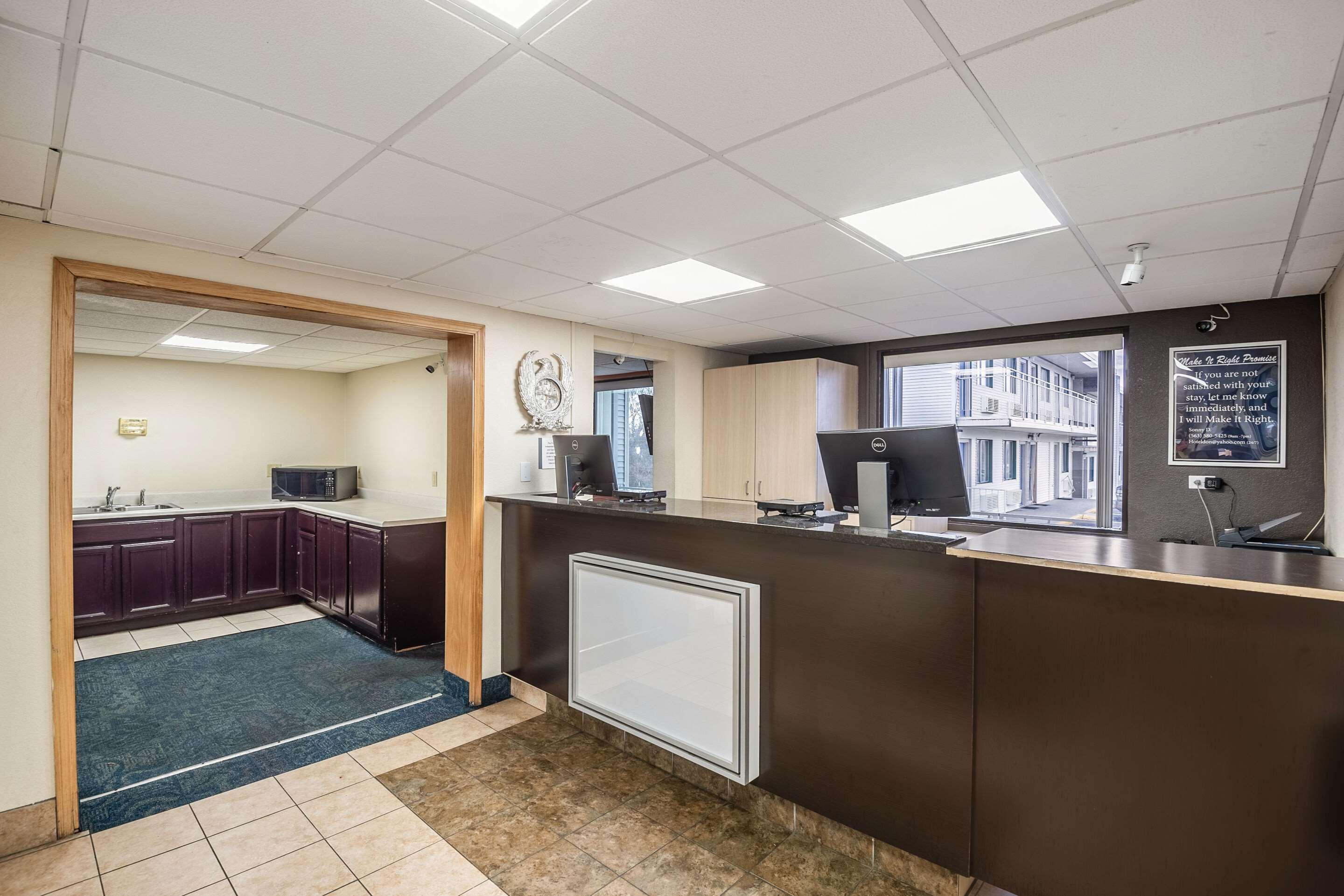 Rodeway Inn Dubuque Dış mekan fotoğraf