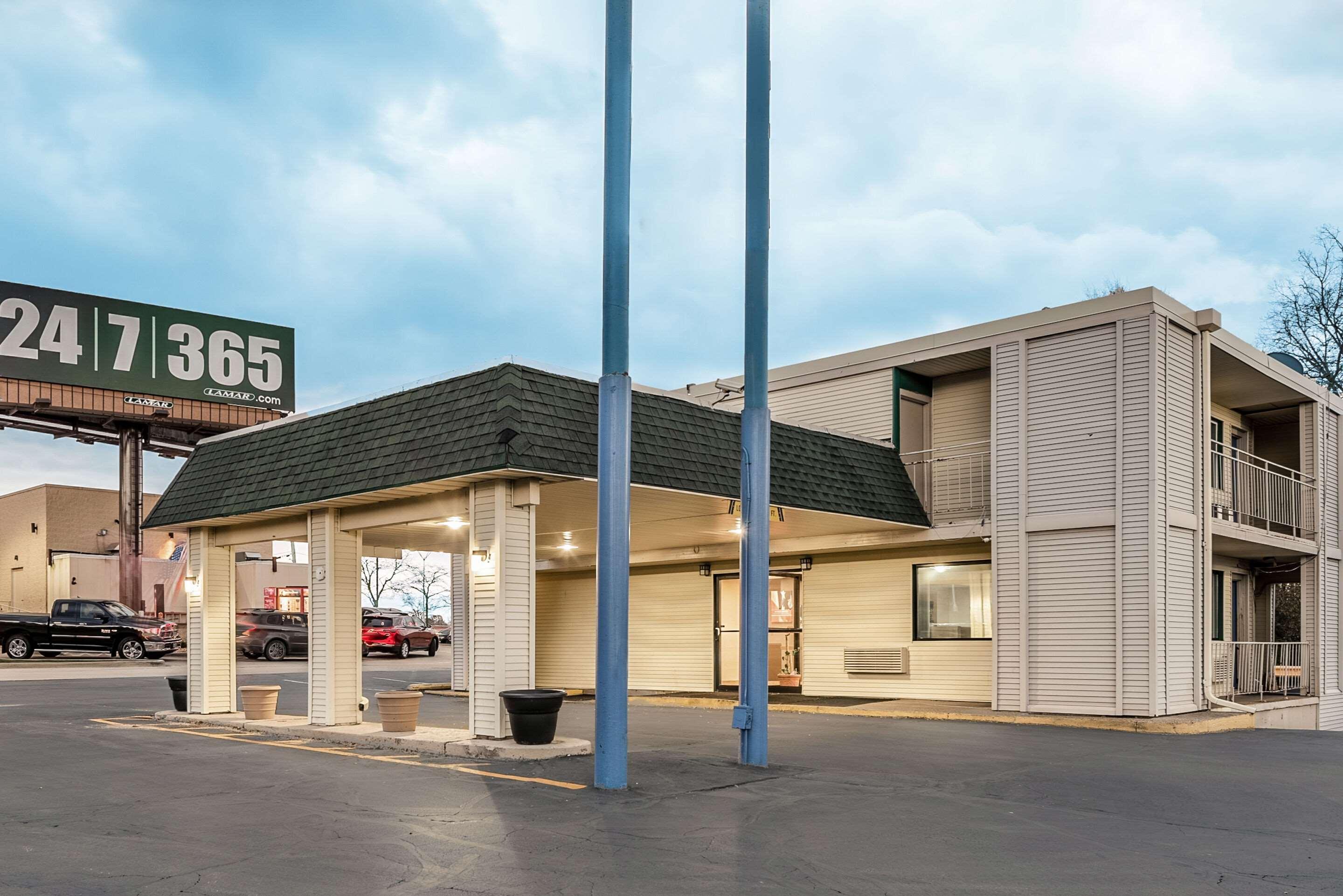 Rodeway Inn Dubuque Dış mekan fotoğraf
