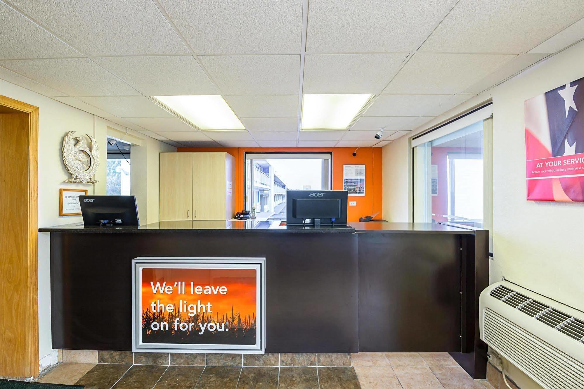 Rodeway Inn Dubuque Dış mekan fotoğraf