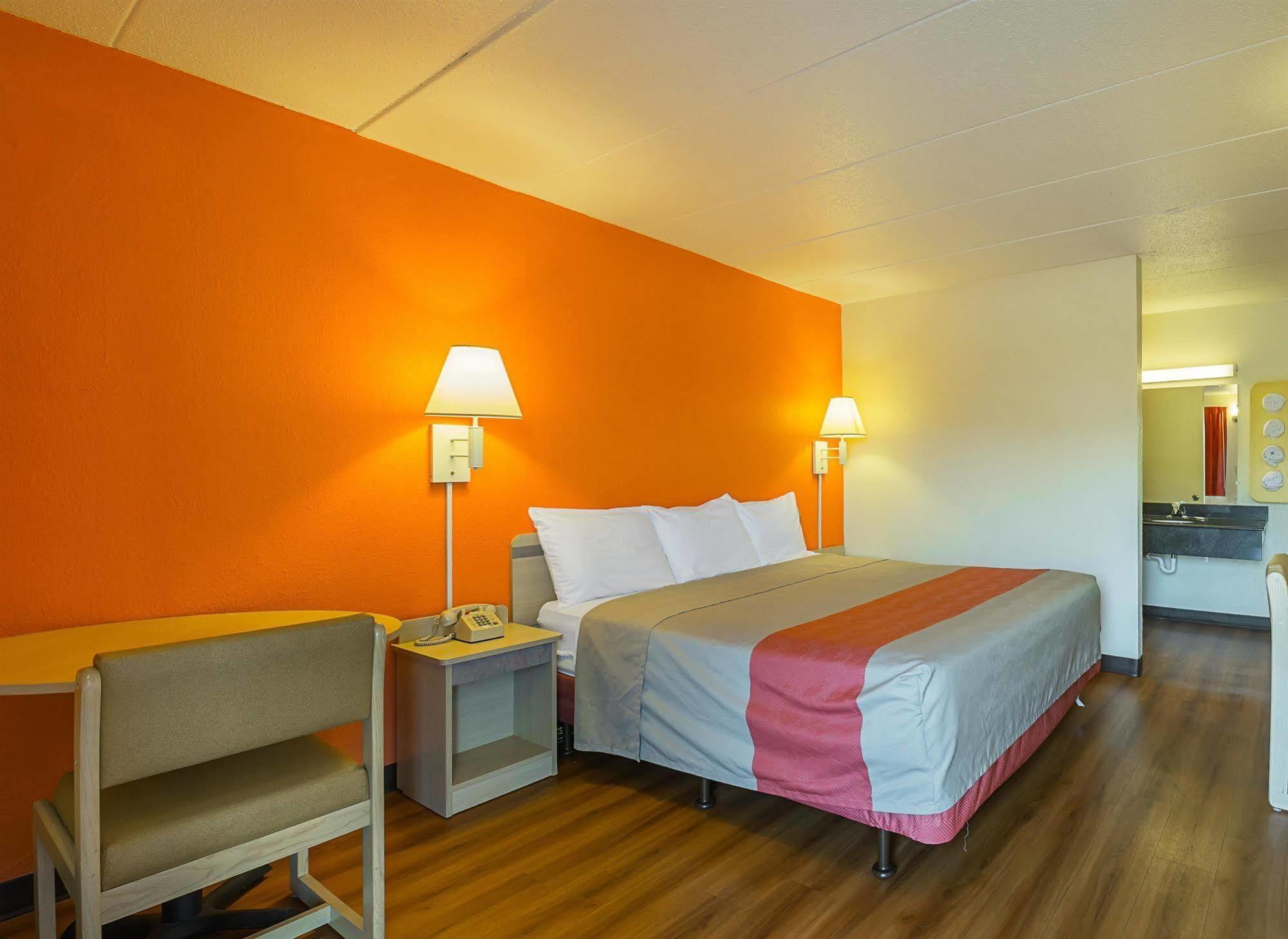 Rodeway Inn Dubuque Dış mekan fotoğraf