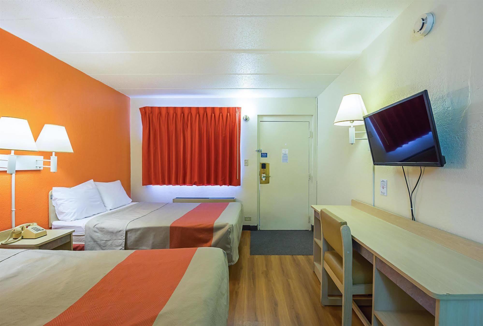 Rodeway Inn Dubuque Dış mekan fotoğraf