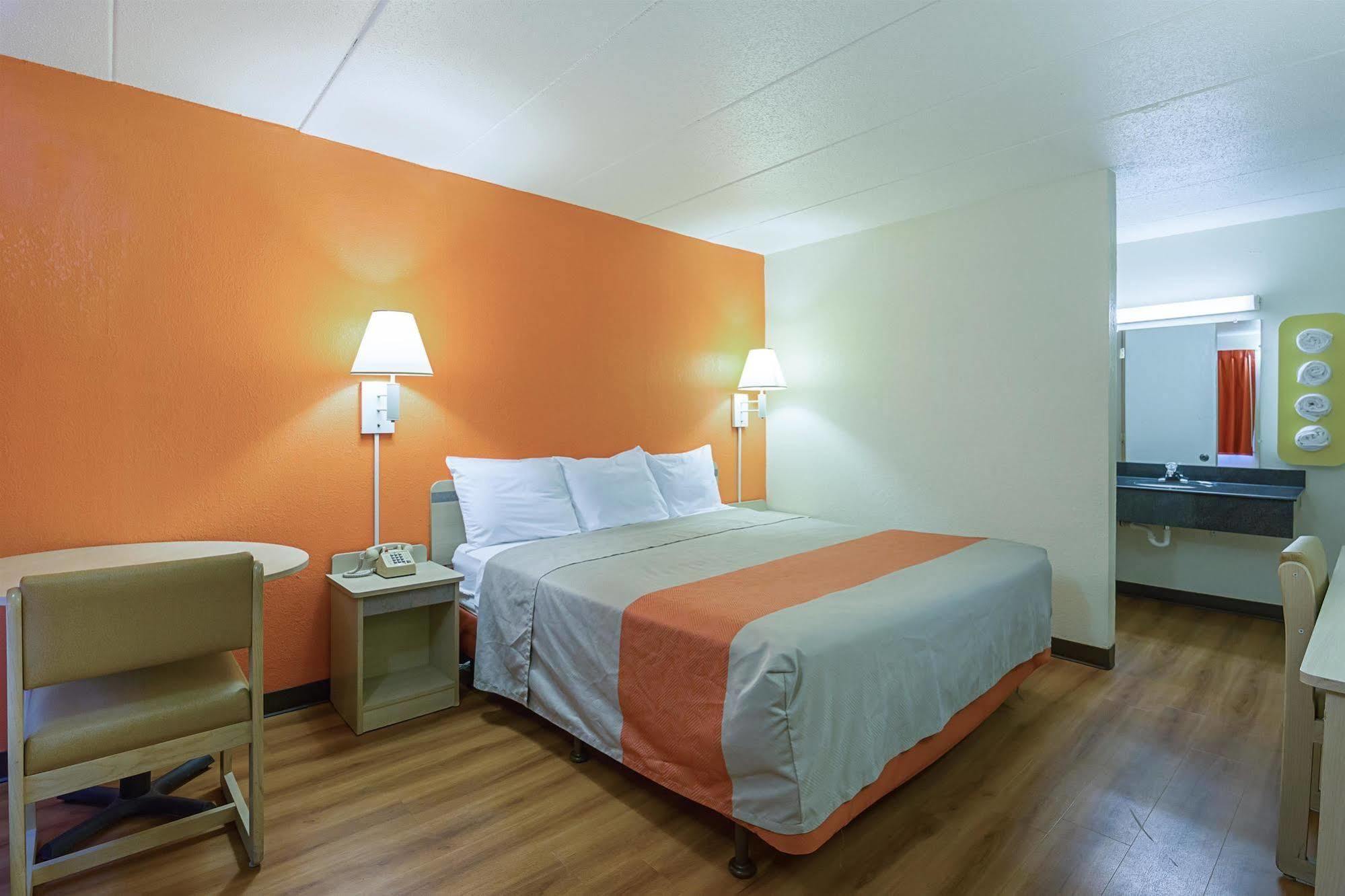 Rodeway Inn Dubuque Dış mekan fotoğraf