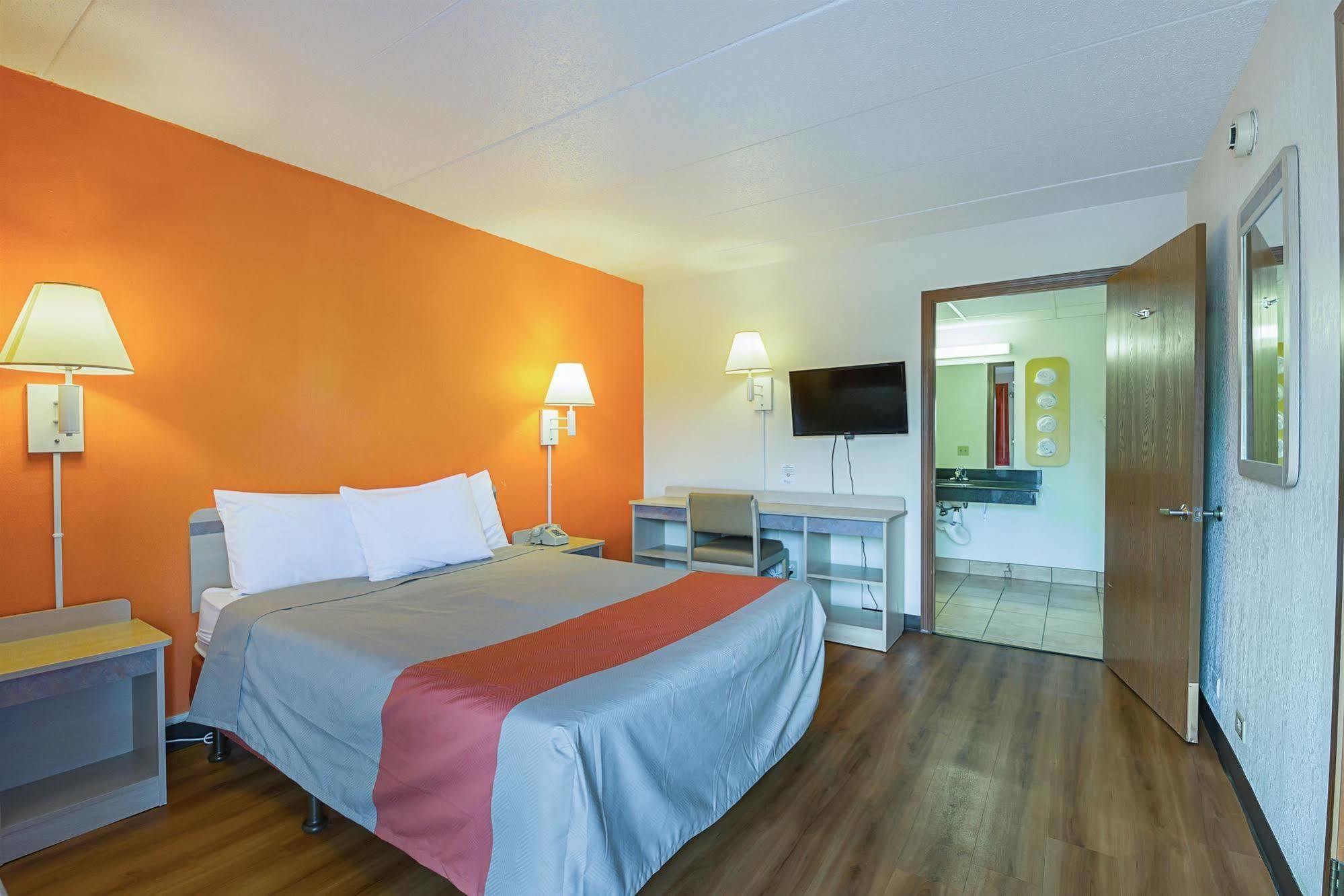 Rodeway Inn Dubuque Dış mekan fotoğraf